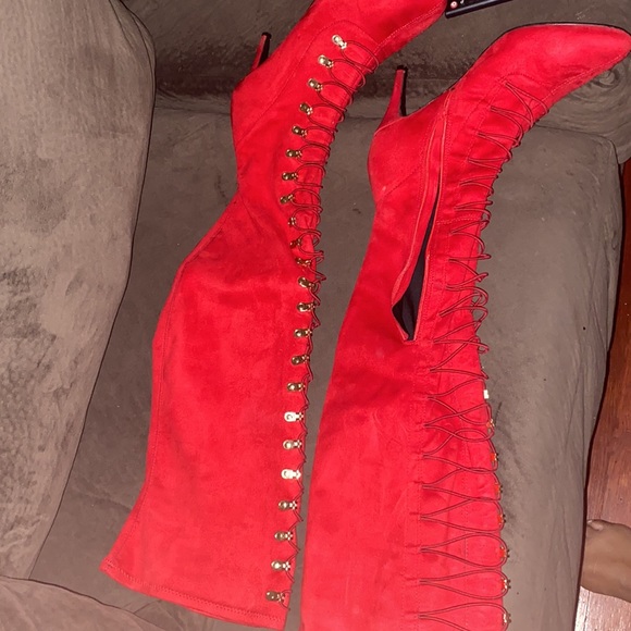 Journee - Picture 2 of 7